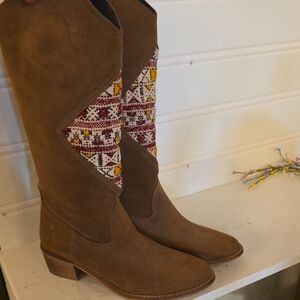 Stylish Tan Suede Ankle Boots with Patterned Accent